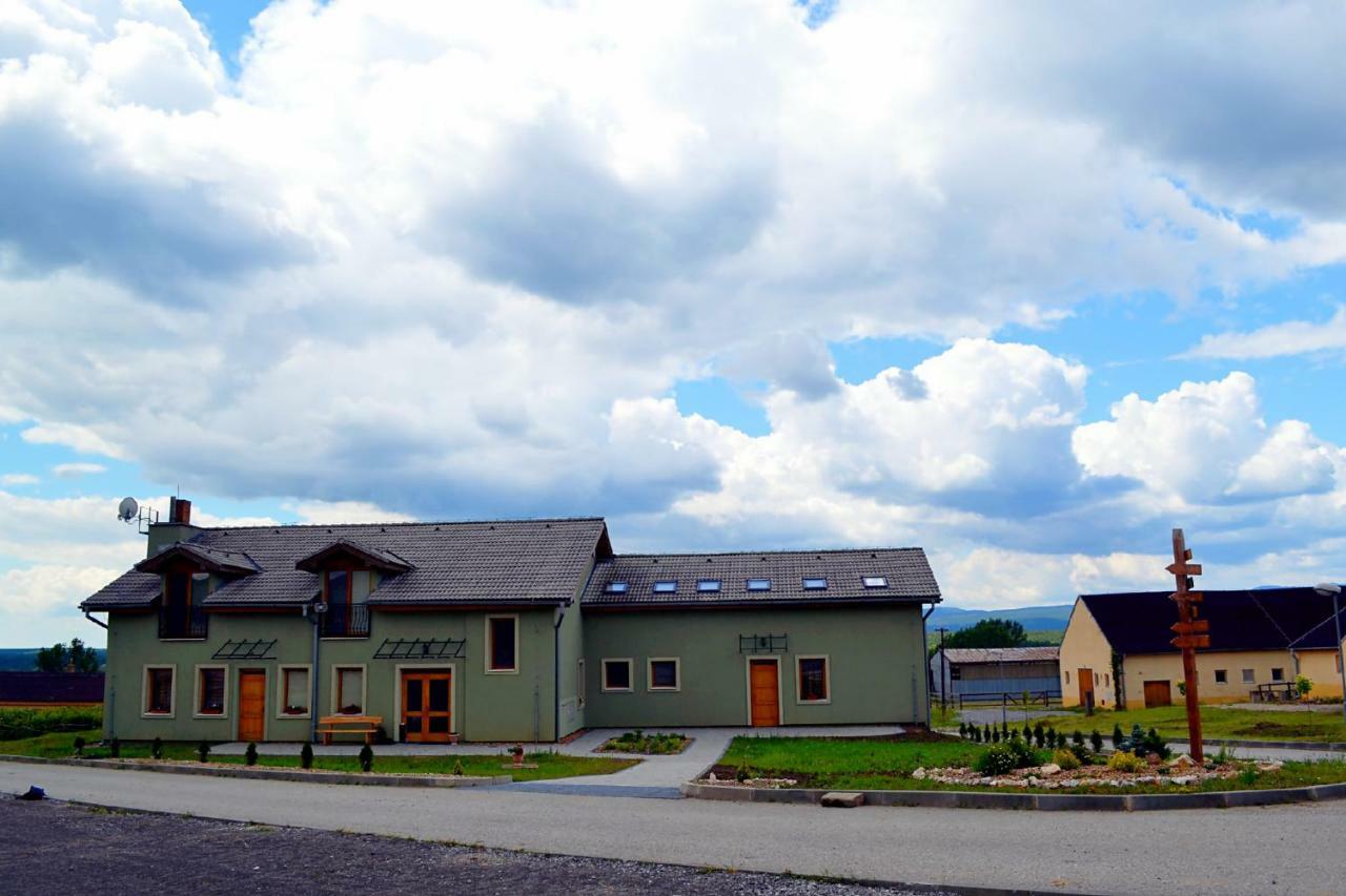 Bio Farma & Penzion Zlaty Hyl Novacany Zewnętrze zdjęcie