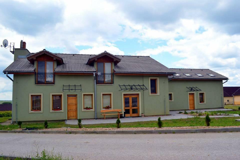 Bio Farma & Penzion Zlaty Hyl Novacany Zewnętrze zdjęcie